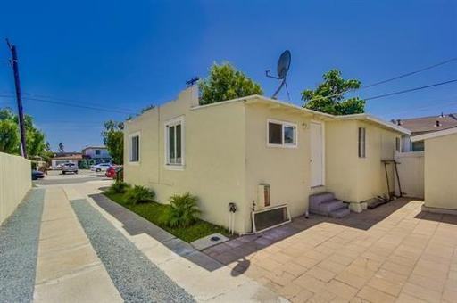 583 Casselman St - Photo 2 of 10