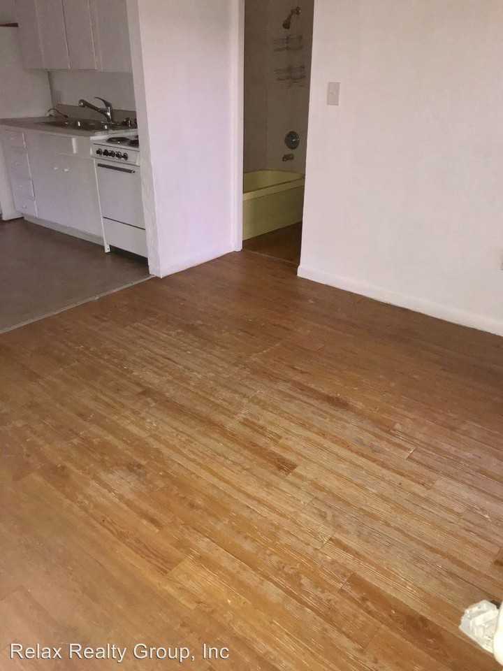 610 8th St W Manatee - Photo 2 of 3
