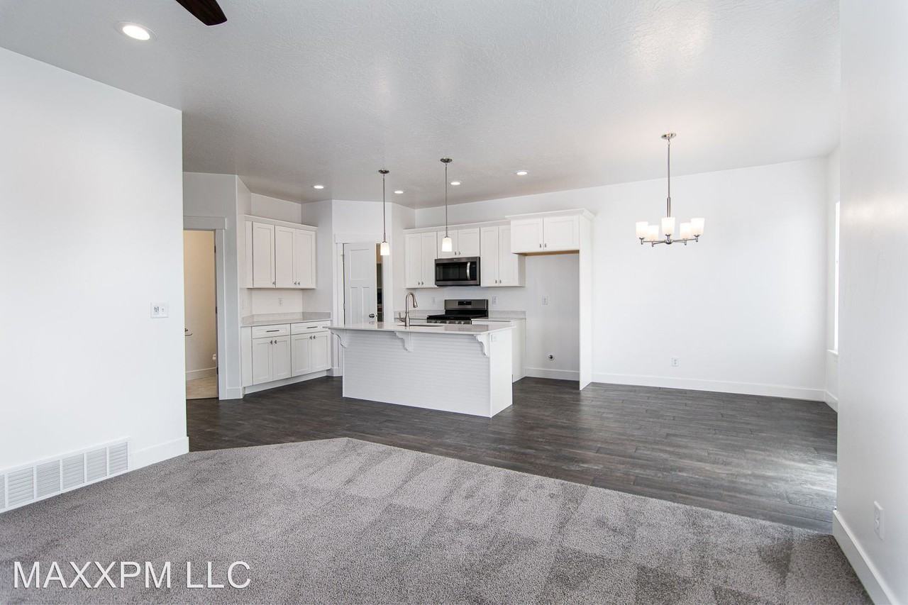 1777 W Newcastle Ln #132