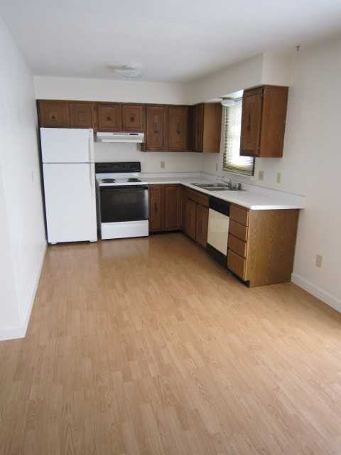 7121 Century Ave - Photo 3 of 9