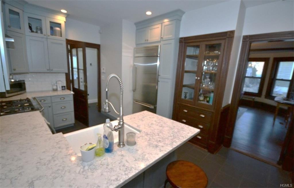 834 John Street - Photo 3 of 30