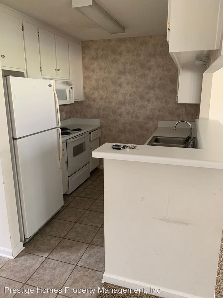 127 Woodberry Dr - Photo 3 of 10