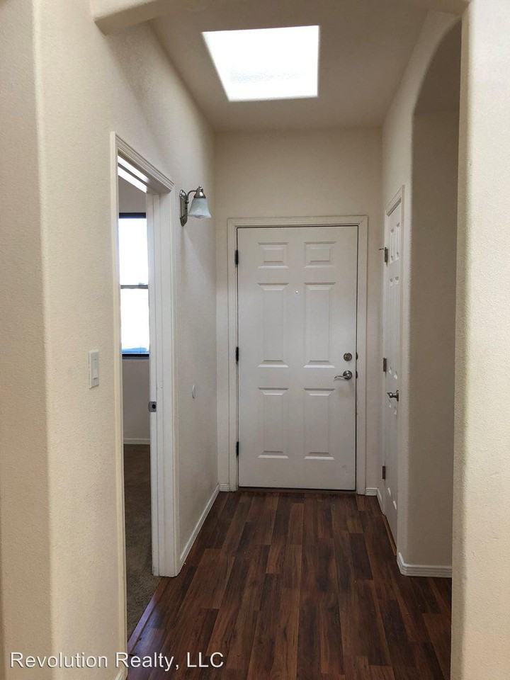 109 Oban Court - Photo 2 of 24