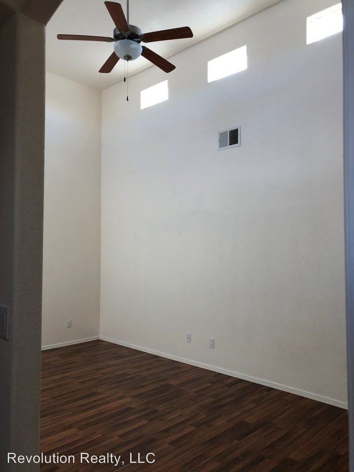 109 Oban Court - Photo 3 of 24