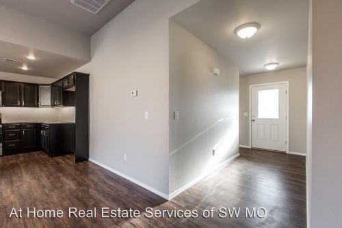 3132 N Oakland - Photo 2 of 23