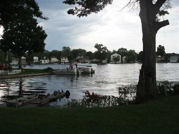 630 S Lakeside Dr - Photo 2 of 14