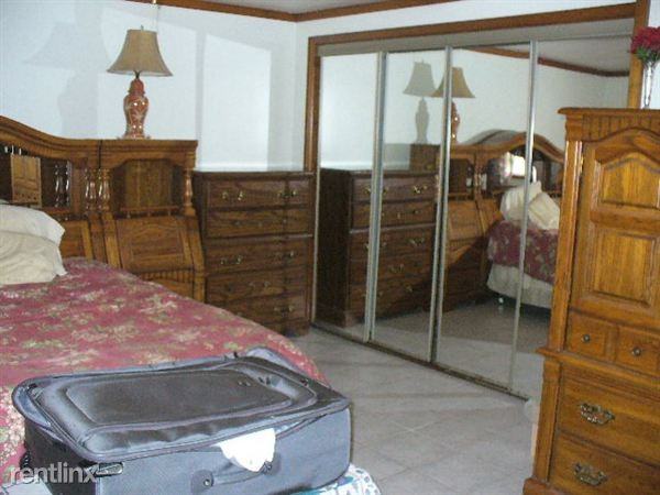 All utilities included, fully furnished - Photo 3 of 10