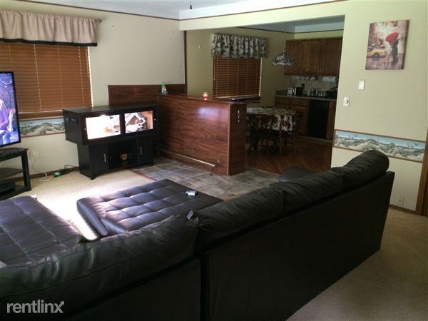 12150 Victoria Dr - Photo 3 of 7