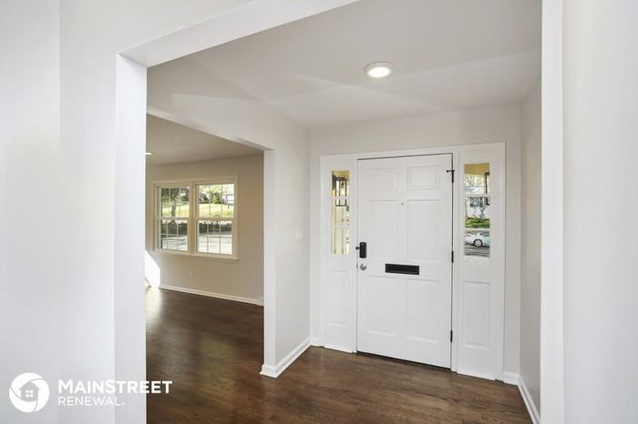 5309 Doncaster Drive - Photo 3 of 30