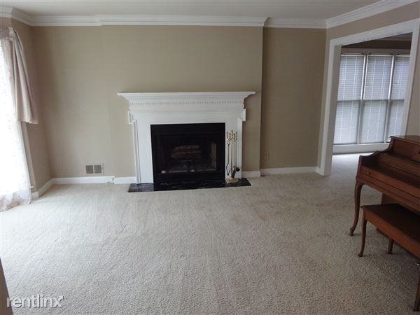 843 Clairemont Ave - Photo 3 of 6