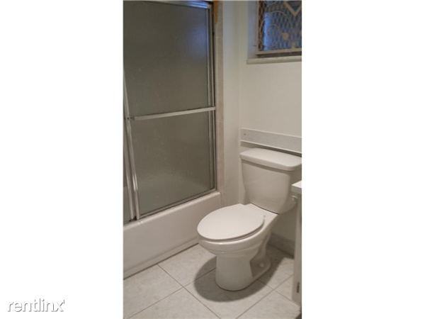 1000 NE 12th Ave - Photo 3 of 7