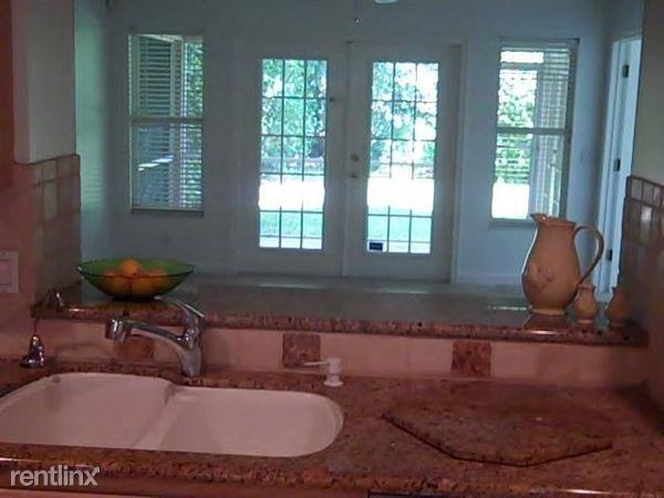 4 Grand Bay Cir - Photo 2 of 18