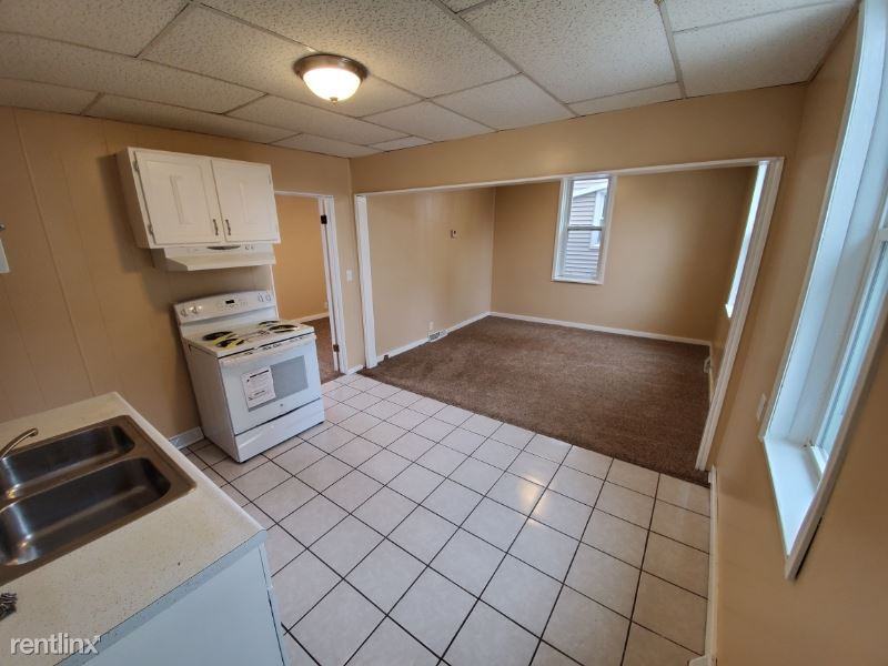 2923 S 15th St Coach A - Photo 2 of 7