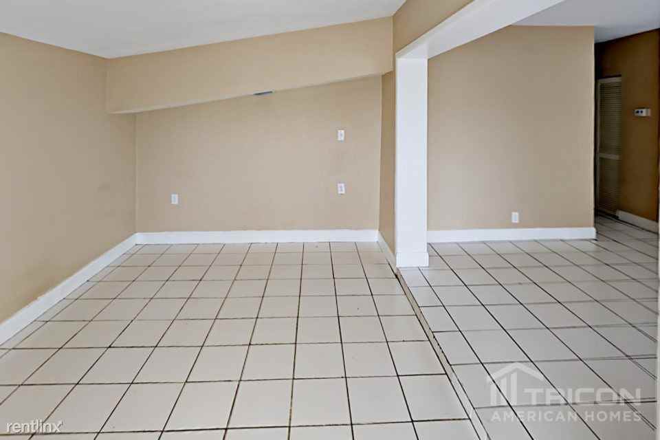 910 W Pine Street - Photo 3 of 20