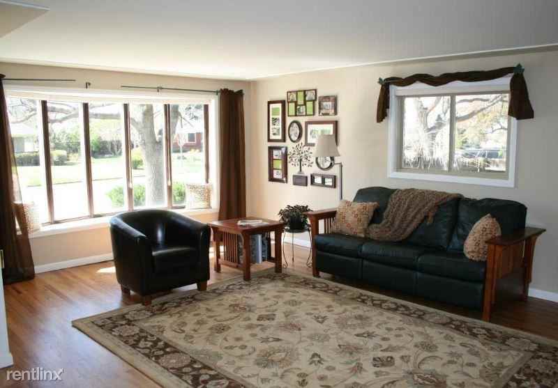 6820 S Steele St - Photo 2 of 9