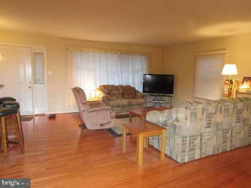 2131 Pimmit Dr - Photo 2 of 18