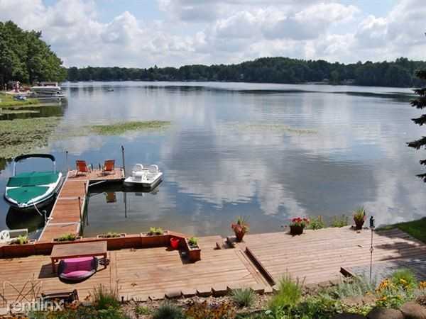 9210 St Ives Dr - Photo 3 of 9