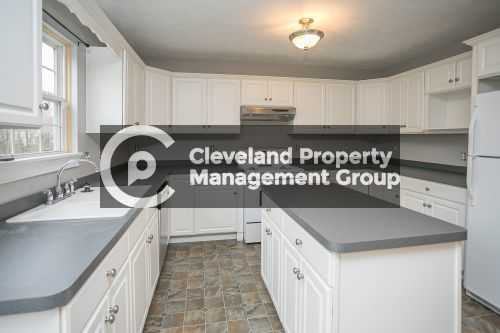 814 Lost Pond Pkwy - Photo 3 of 10