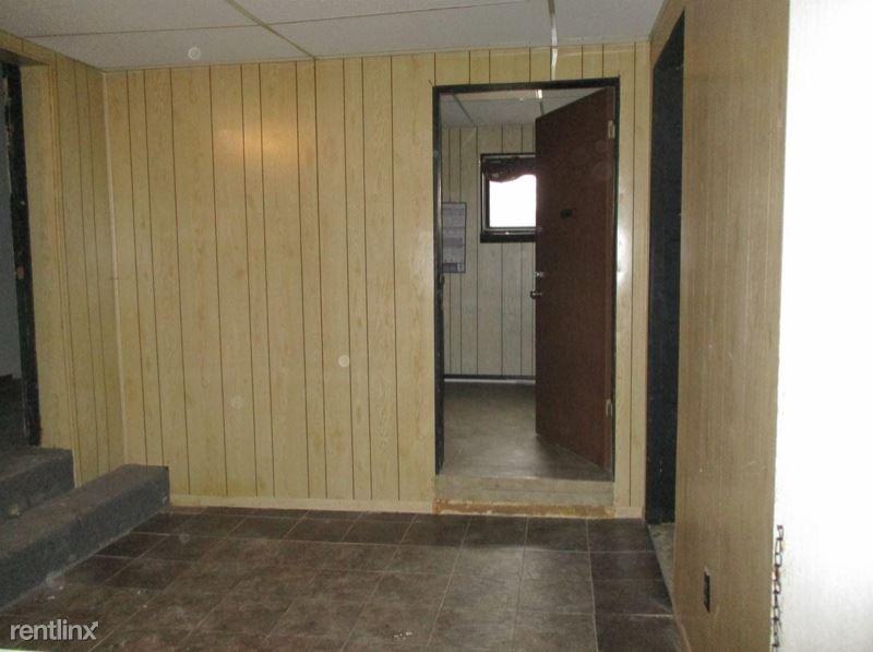 114 W Blackhawk Ave - Photo 3 of 8