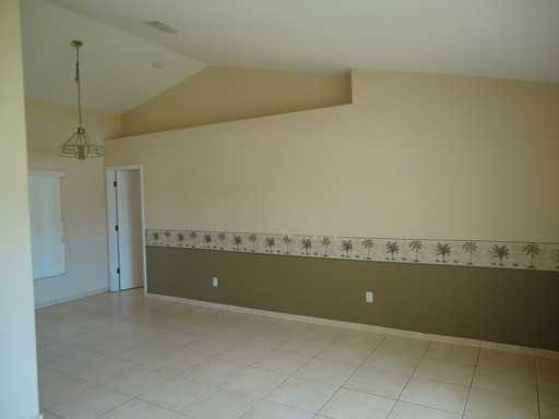 2614 Hawthorne Ln - Photo 2 of 13