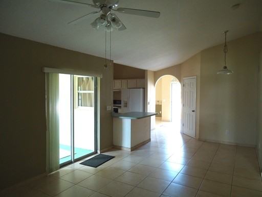 2614 Hawthorne Ln - Photo 3 of 13