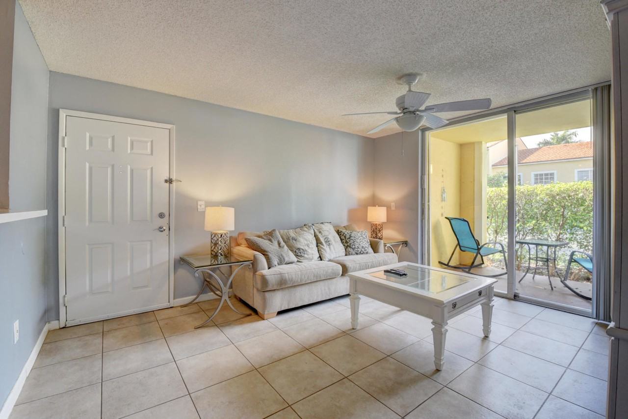 135 Yacht Club Way - Photo 3 of 10