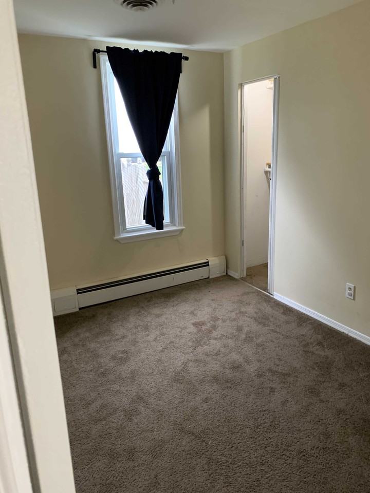 926 Longview Ave - Photo 3 of 11