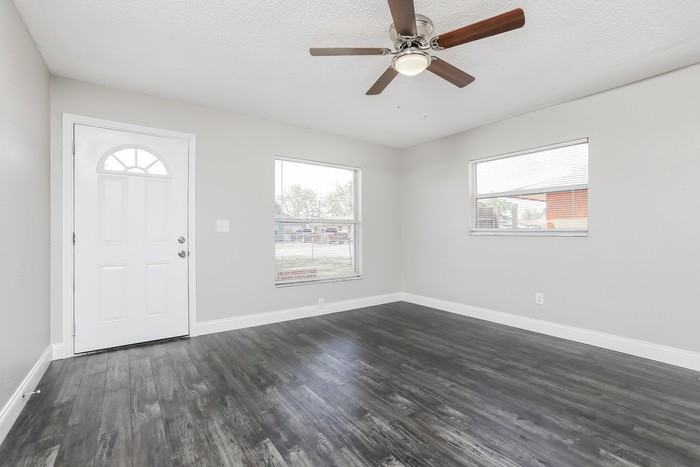 3395 Harry Street - Photo 3 of 15