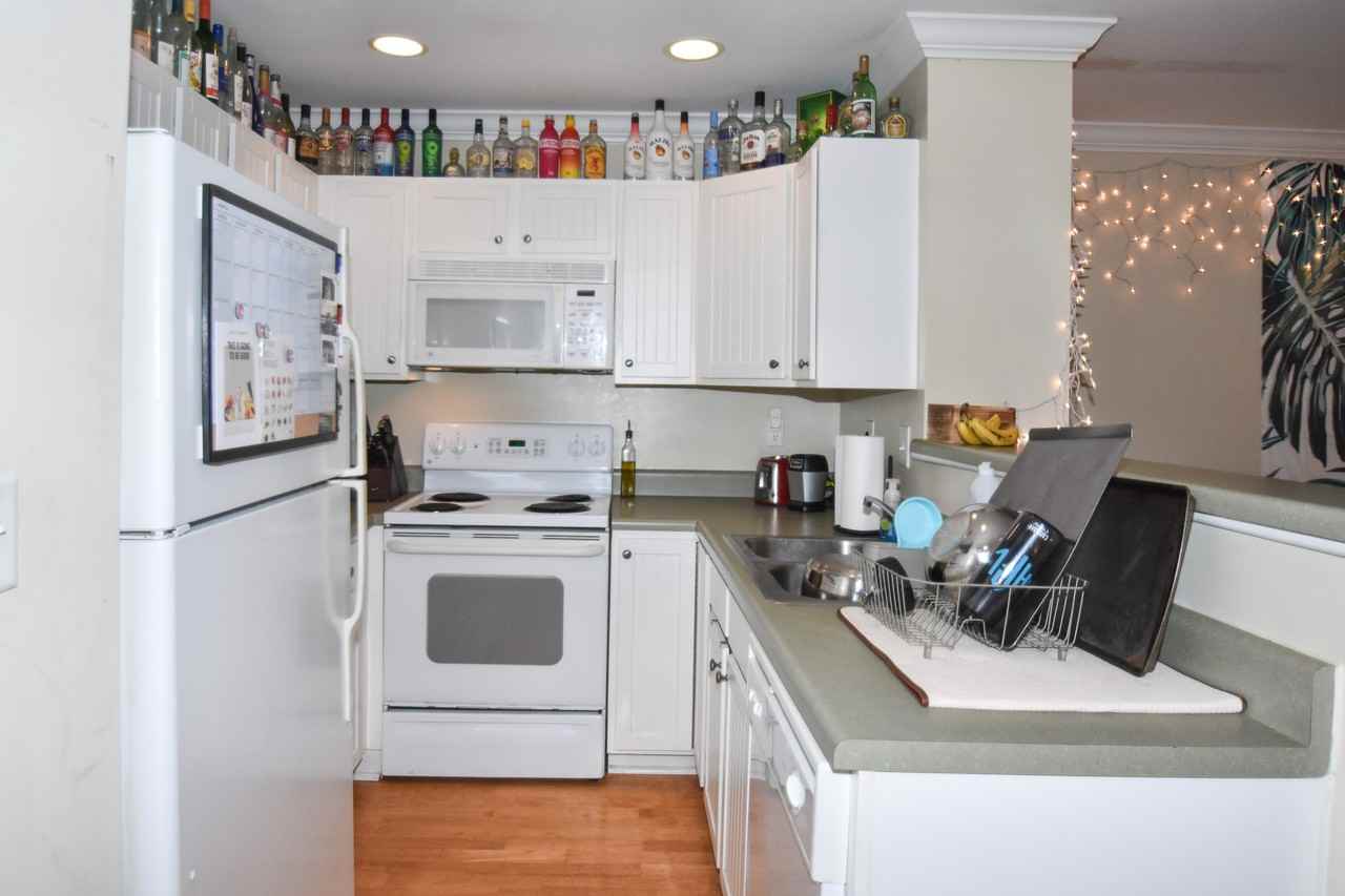 3 Bedroom 3 Bath @ The Summit - Photo 3 of 8