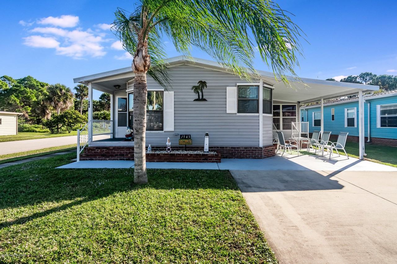 1943 Seagrape St Ne - Photo 2 of 27