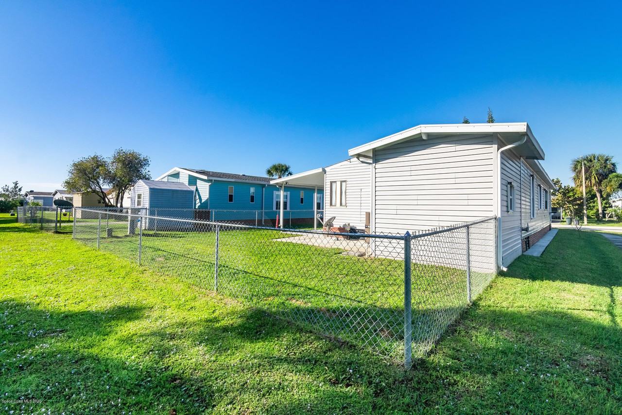 1943 Seagrape St Ne - Photo 3 of 27