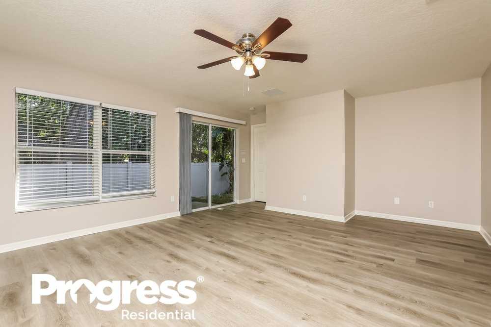 138 Wilson Bay Ct - Photo 3 of 18