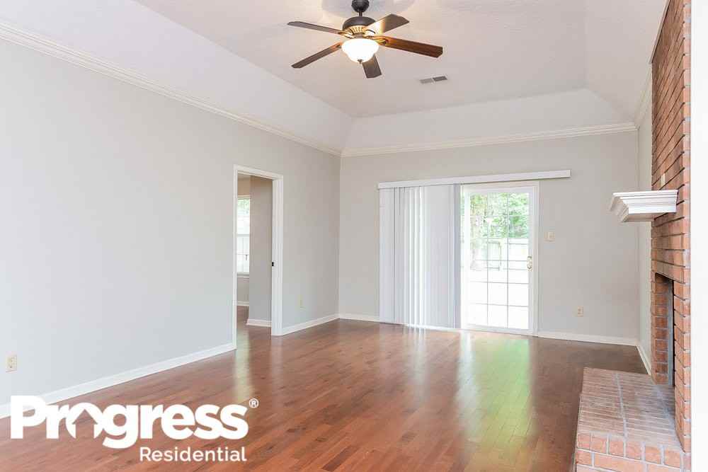 2631 Itasca Dr - Photo 3 of 15