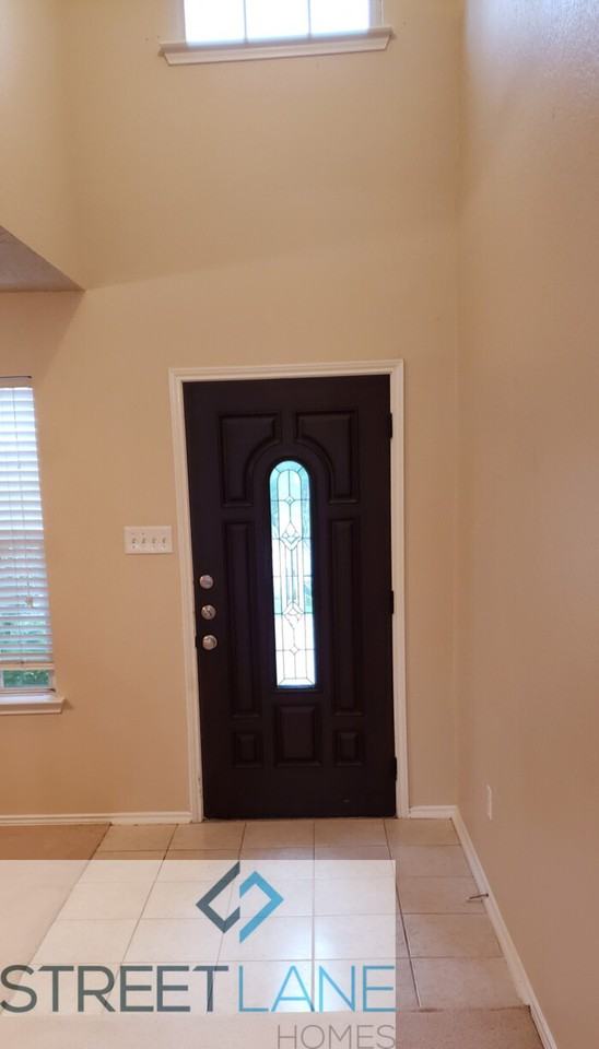 5637 Robins Way - Photo 3 of 25