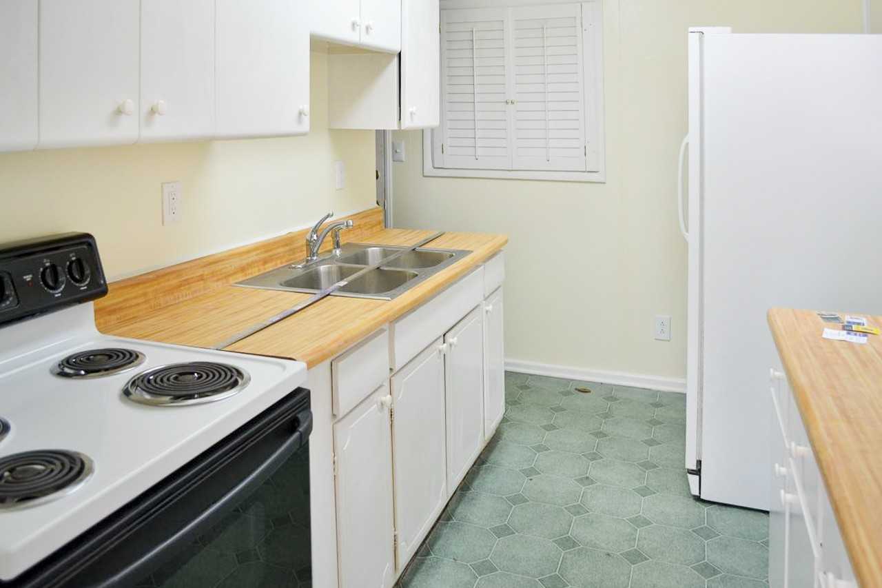 1328 Linden Cir - Photo 2 of 9