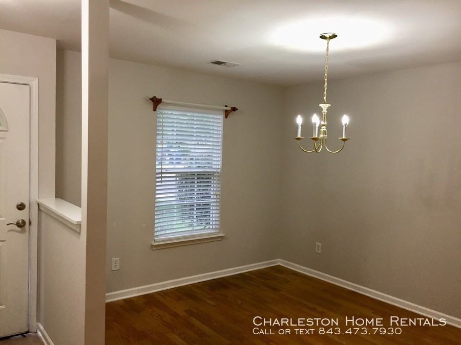 1687 Dexter Lane - Photo 2 of 20