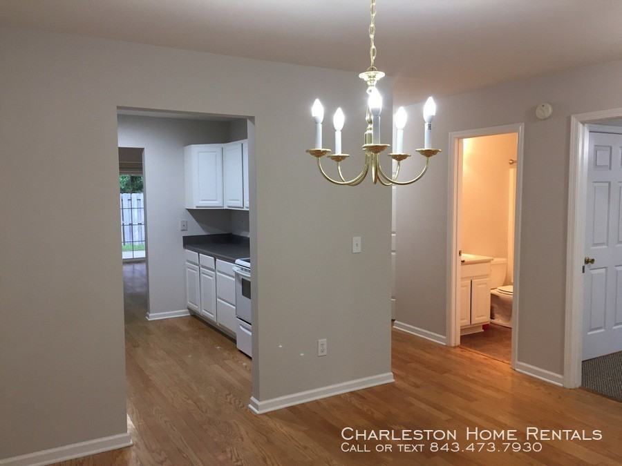 1687 Dexter Lane - Photo 3 of 20
