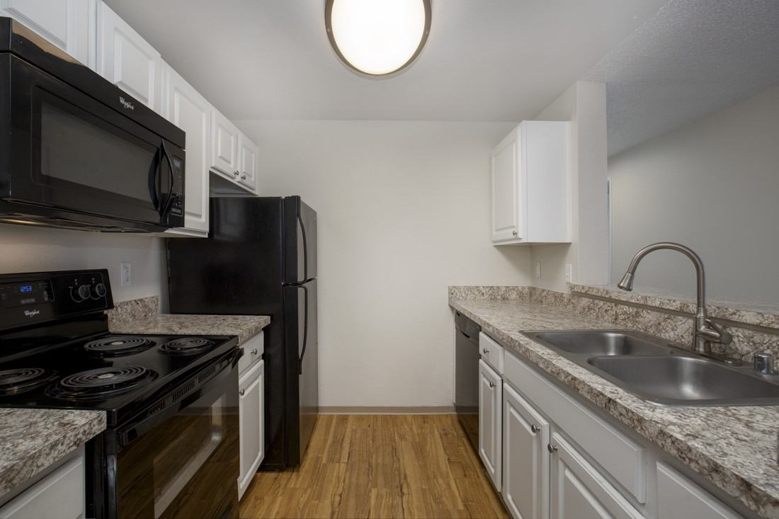 Serra Vista Apartment Homes - Photo 5 of 32