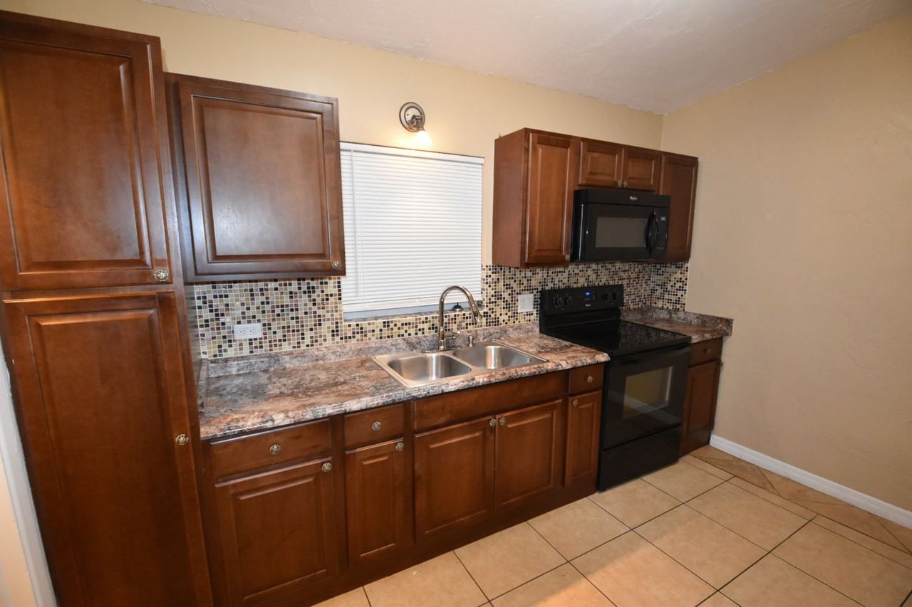 2030 Harley Ave - Photo 3 of 22