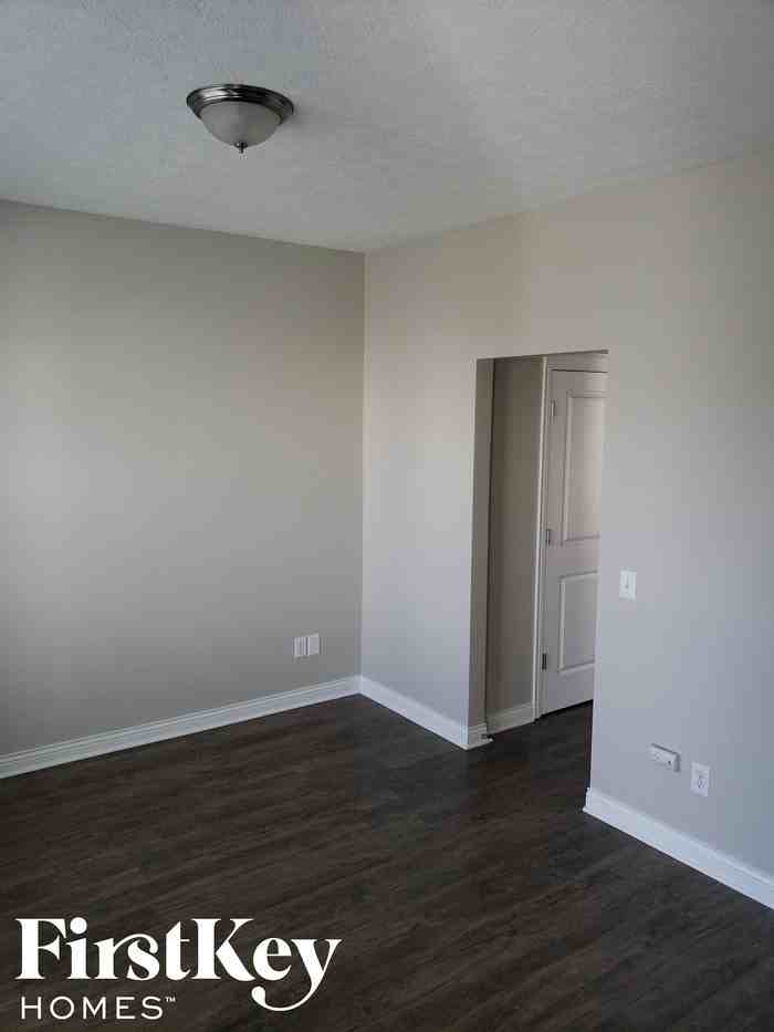 1527 West Quail Run Drive - Photo 2 of 19