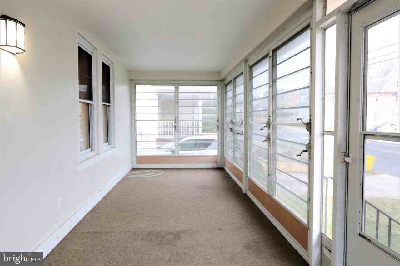 265 Wyoming Avenue - Photo 3 of 16