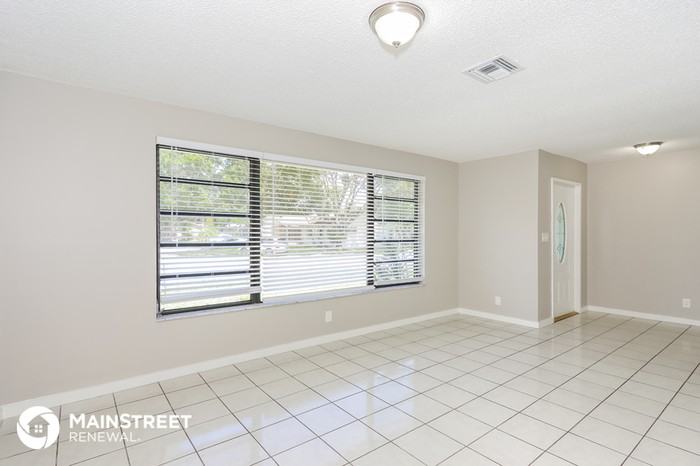 4977 Southwest 11th Place - Photo 3 of 16