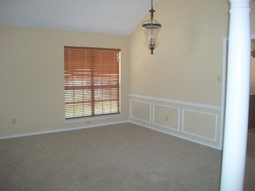 8021 Ashridge Rd - Photo 2 of 12