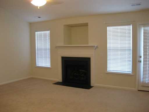 105 Indigo Dr - Photo 3 of 12