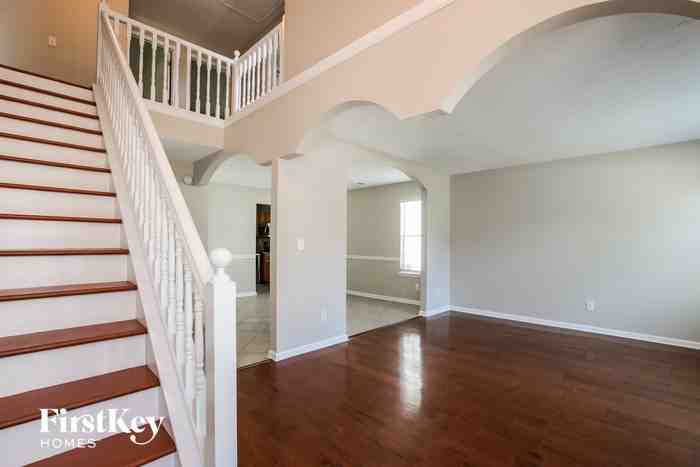 1045 Ivey Lane - Photo 2 of 15