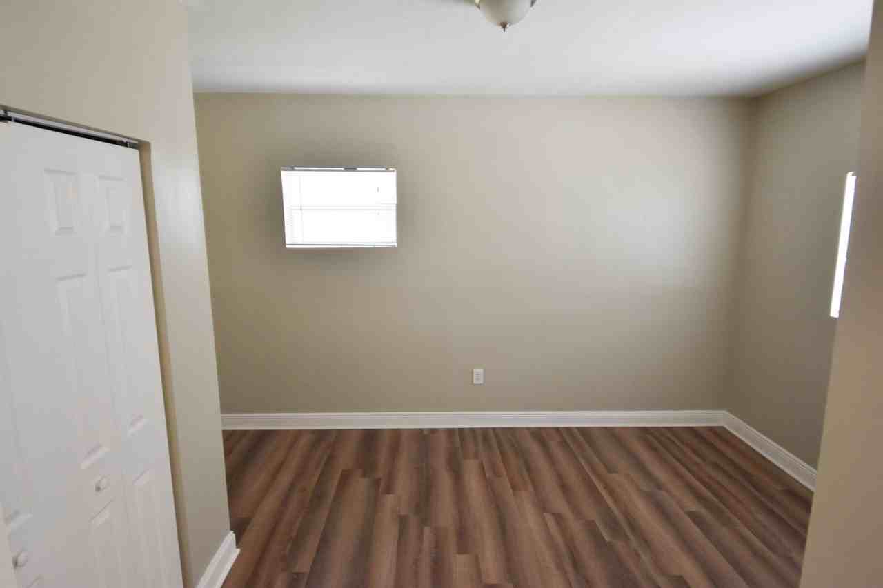 19700 Ne 1st Ct - Photo 3 of 12