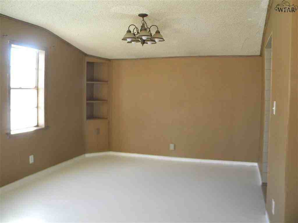 801 Avenue C - Photo 2 of 10