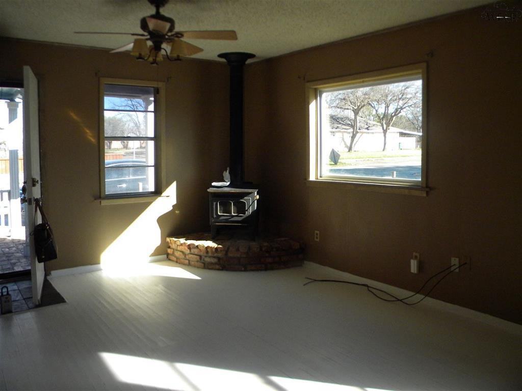 801 Avenue C - Photo 3 of 10