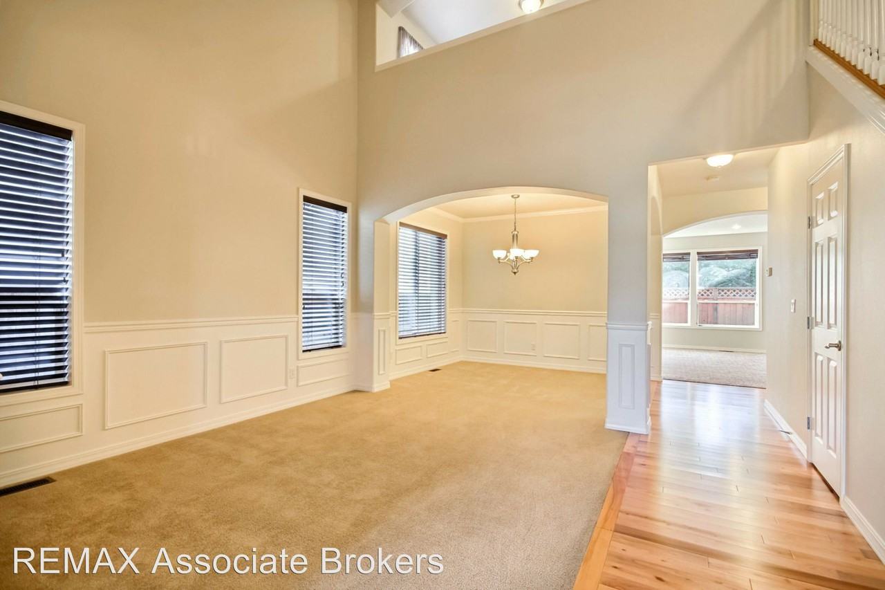 27430 238th Pl Se - Photo 2 of 14