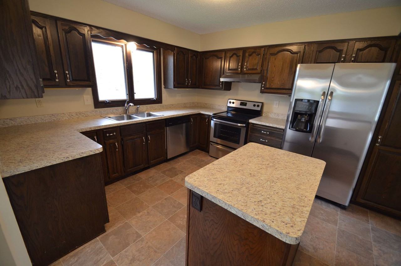 943 Pine View Ct - Photo 2 of 14